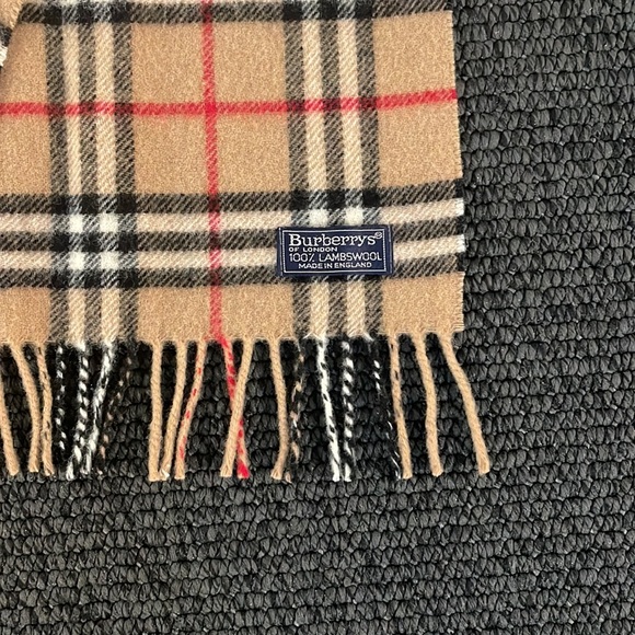 Burberry of London scarf - Picture 2 of 7